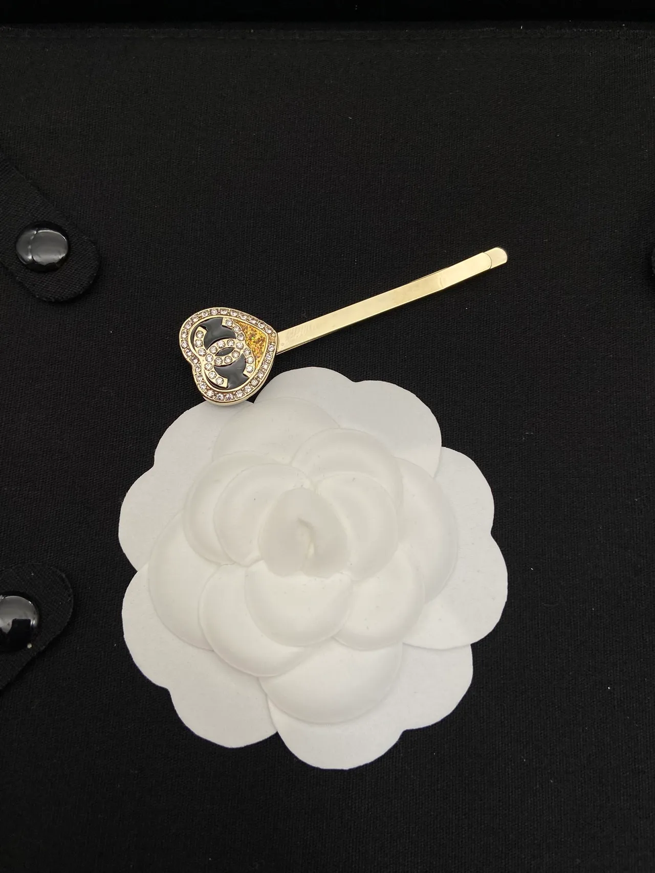 Chanel قلادة نمط قلب ذهبي أسود Crystal-Pavé 5