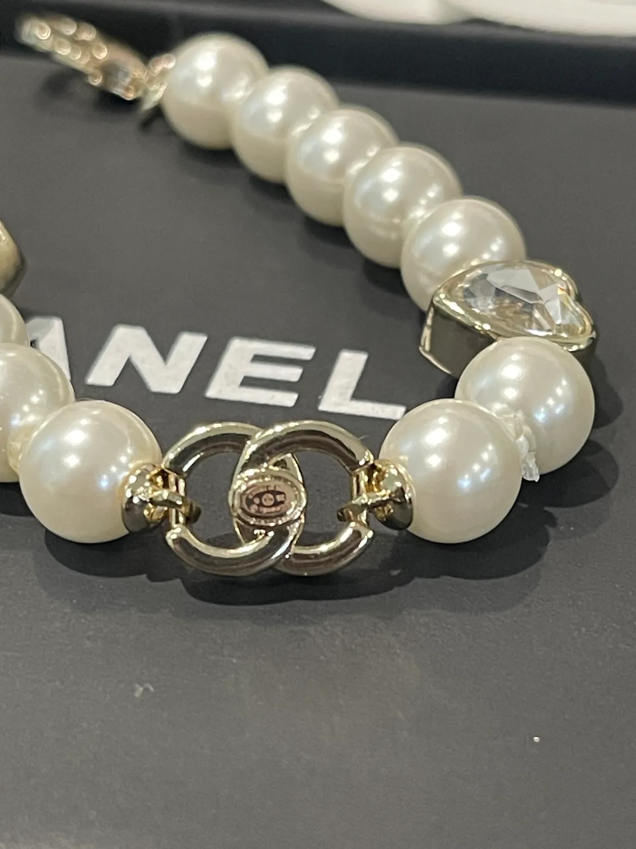 Chanel سوار اللؤلؤ أبيض ذهب أكسنت قلب-كريستال سوار 3