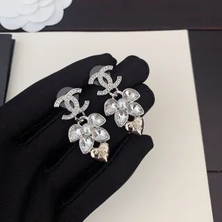 شانيل فضة ذهب Interlocking CC Logo Pavé-Crystal مزين أقراط