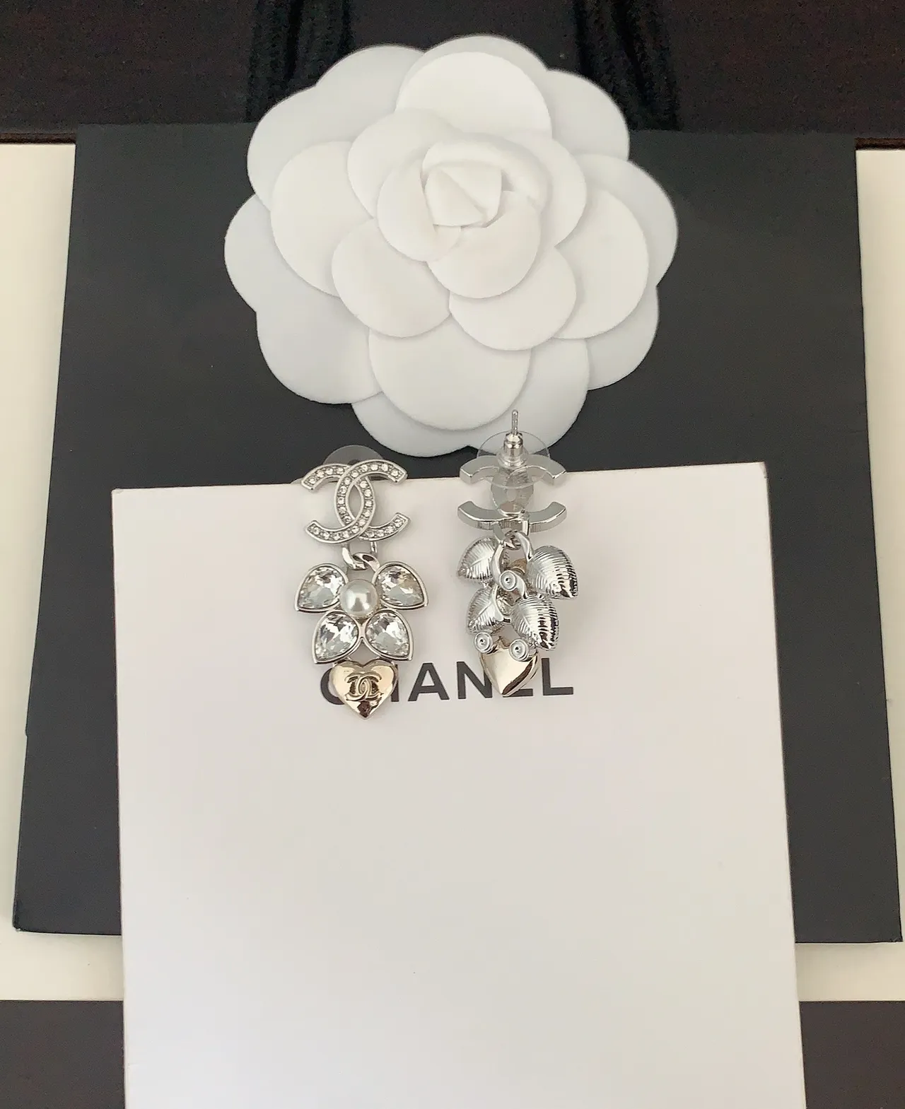 شانيل فضة ذهب Interlocking CC Logo Pavé-Crystal مزين أقراط 2