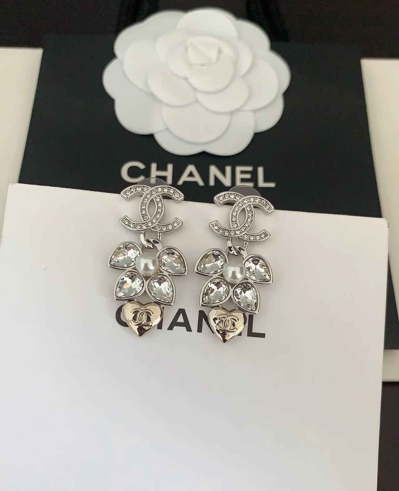 شانيل فضة ذهب Interlocking CC Logo Pavé-Crystal مزين أقراط 3