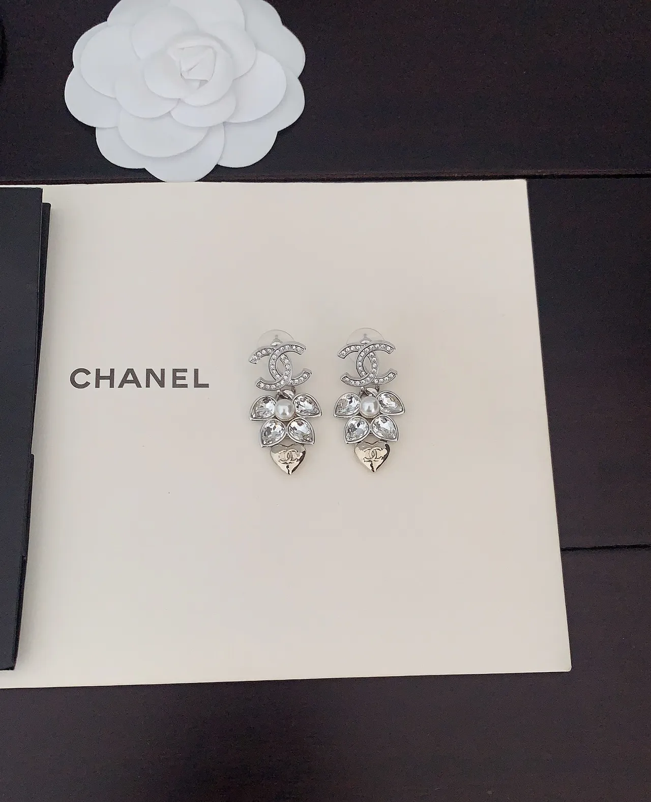 شانيل فضة ذهب Interlocking CC Logo Pavé-Crystal مزين أقراط 4
