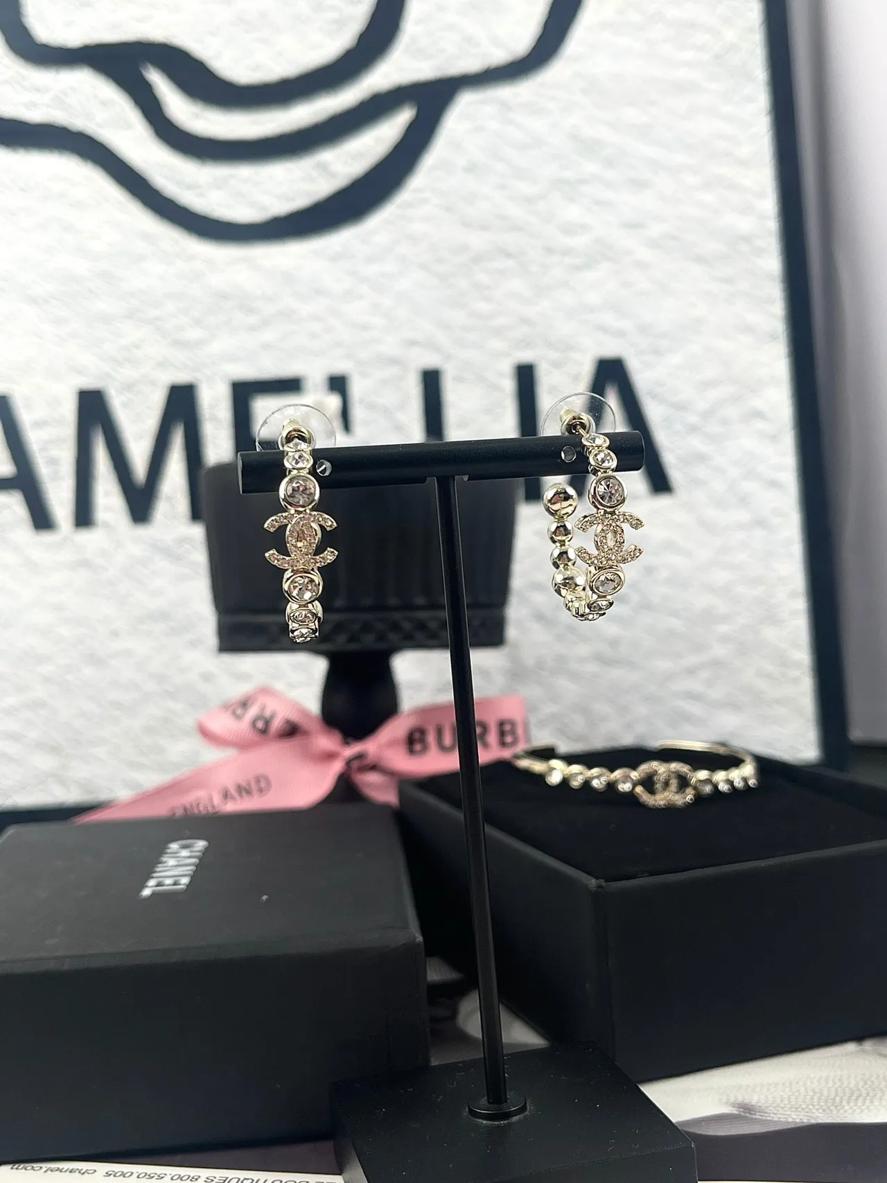 Chanel Créoles argentées transparentes silhouette cristal-set béliers 5