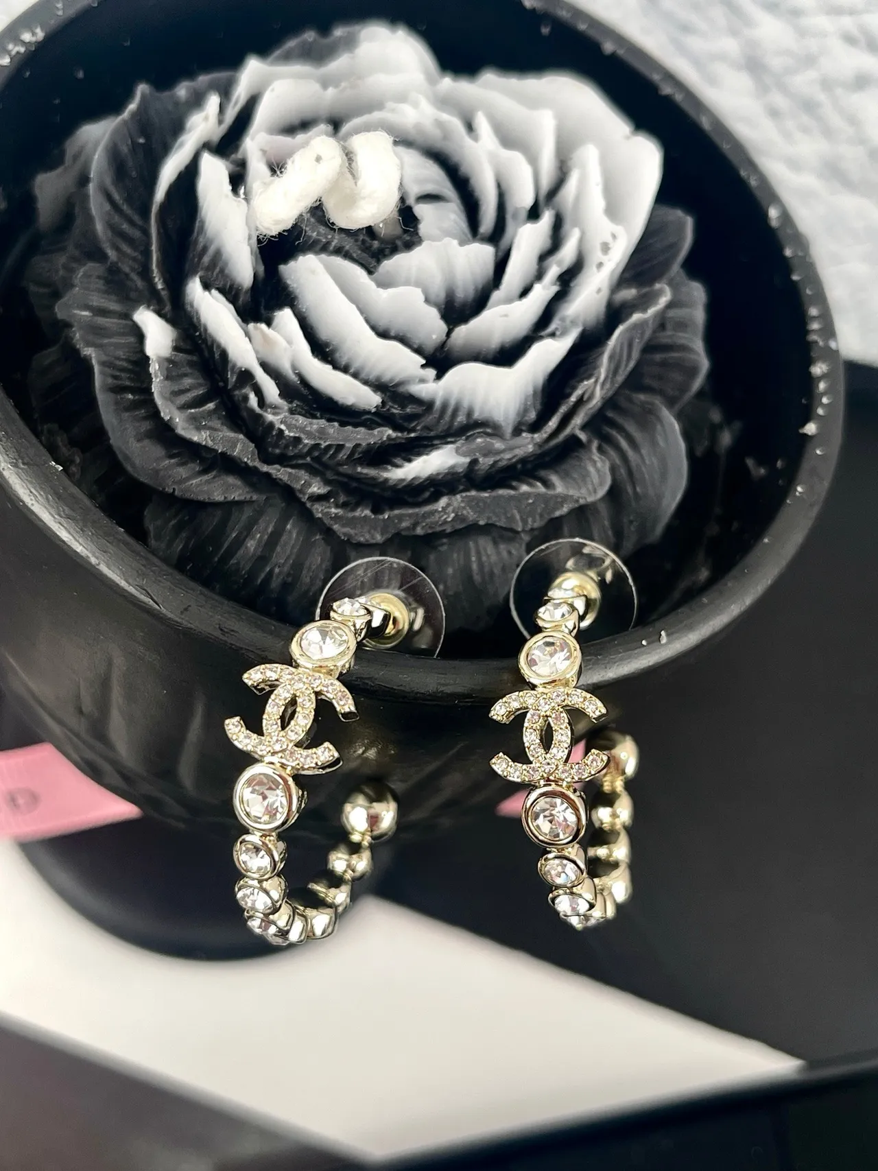 Chanel Créoles argentées transparentes silhouette cristal-set béliers 8