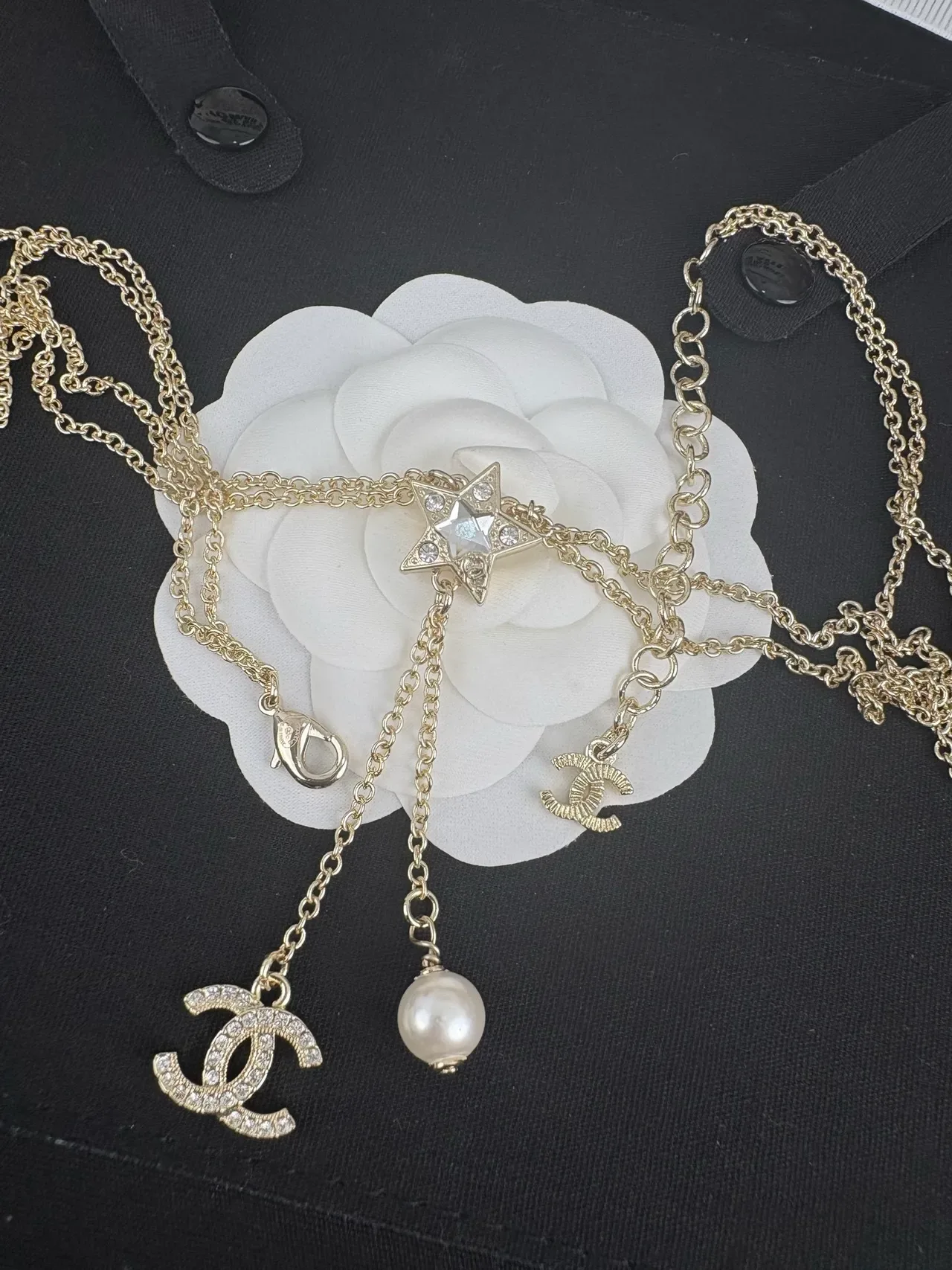 قلادة Chanel Star Lariat ذهبي أبيض سلسلة مزدوجة نقشة 6