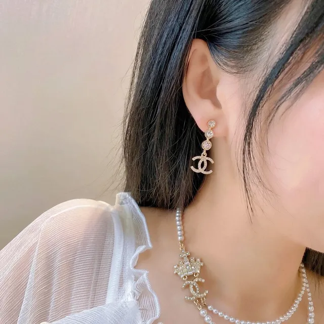 Chanel Triple Perla CC Logo Pendientes de Gota 2