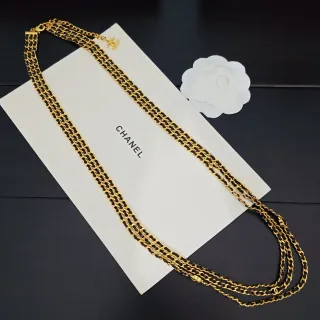 Chanel قلادة سلسلة ثلاثية لون ذهبي وجلد أسود