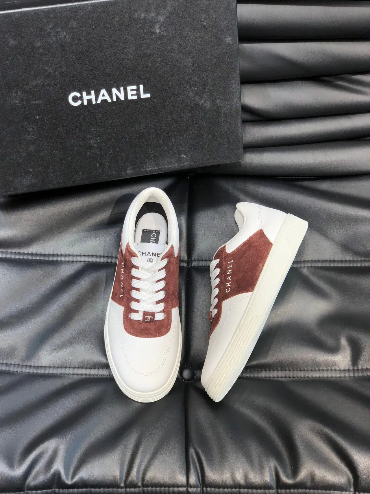 Chanel tênis lifestyle de camurça e couro de duas cores 3