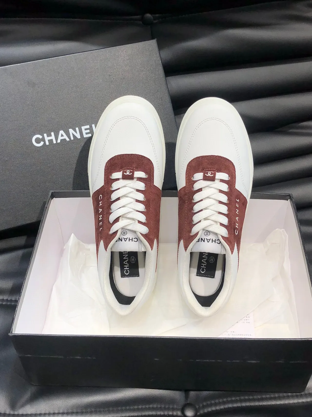 Chanel tênis lifestyle de camurça e couro de duas cores 4