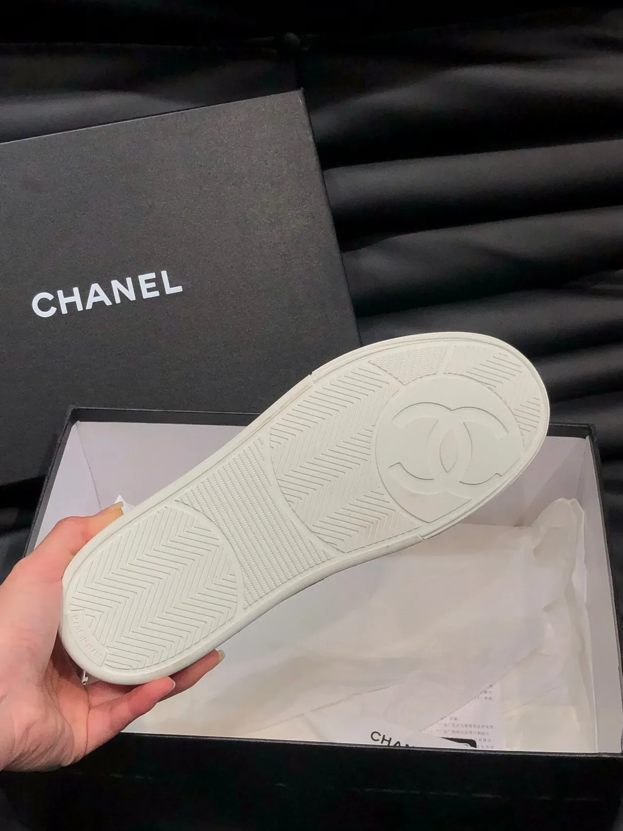Chanel tênis lifestyle de camurça e couro de duas cores 9