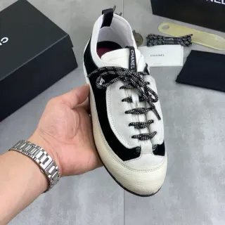 Chanel أبيض أسود ثنائي اللون بانيلد سويد وجلد أسلوب حياة