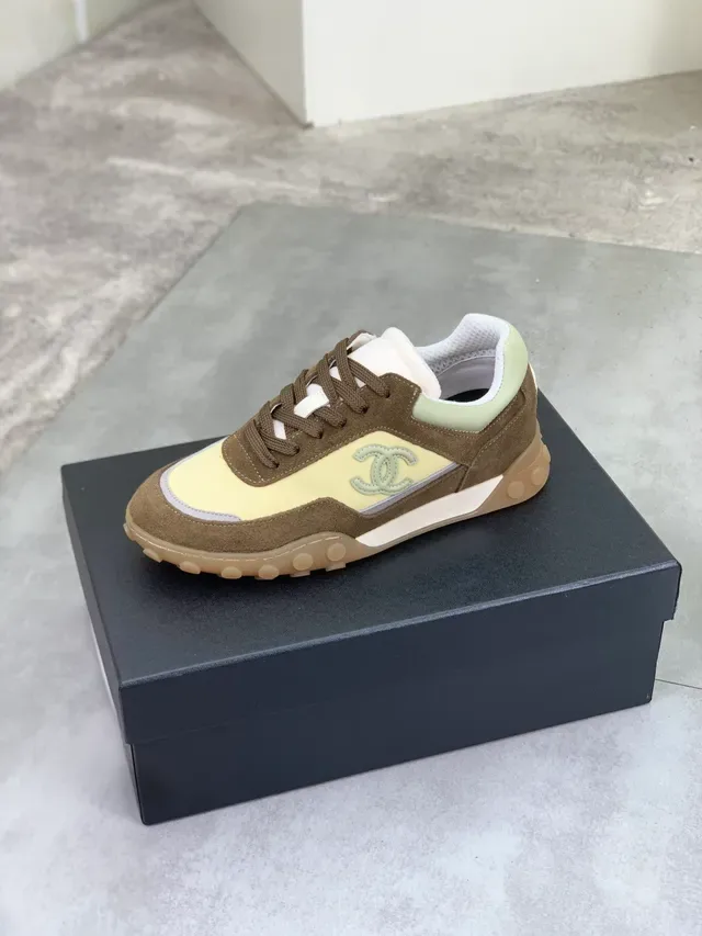Chanel Chaussures Lifestyle Jaune Marron Dual-Tone Suède Et Textile Interlocking CC Logo 2