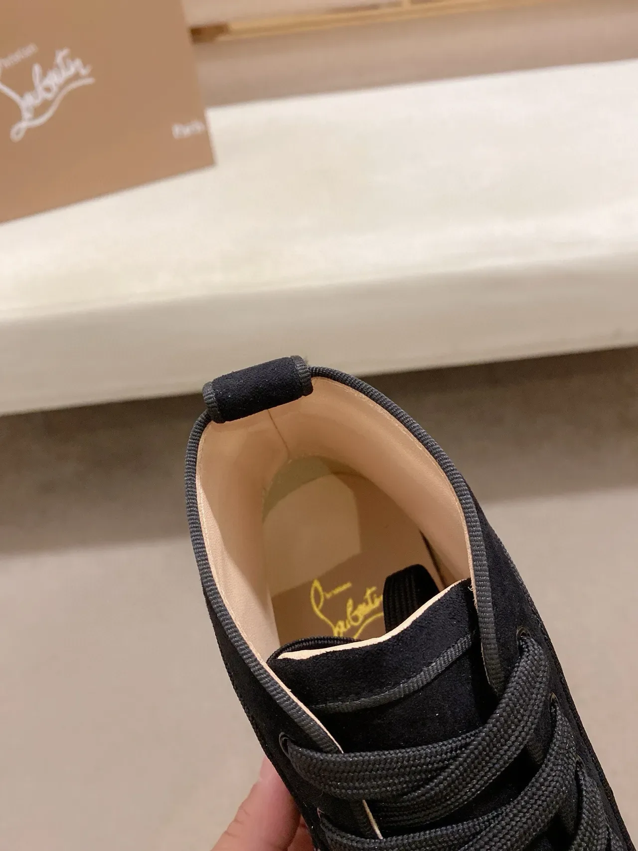 Christian Louboutin काला हाई-टॉप सूड और पेटेंट लेदर लाइफस्टाइल स्नीकर 6