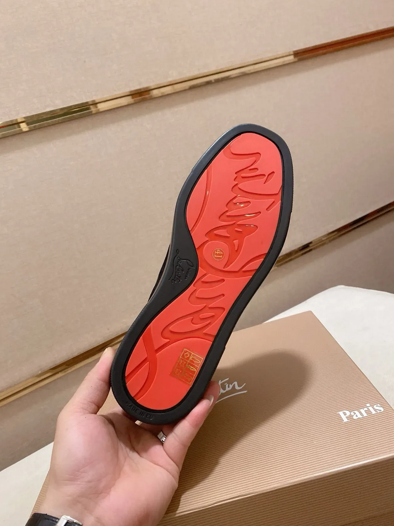 Christian Louboutin काला हाई-टॉप सूड और पेटेंट लेदर लाइफस्टाइल स्नीकर 9