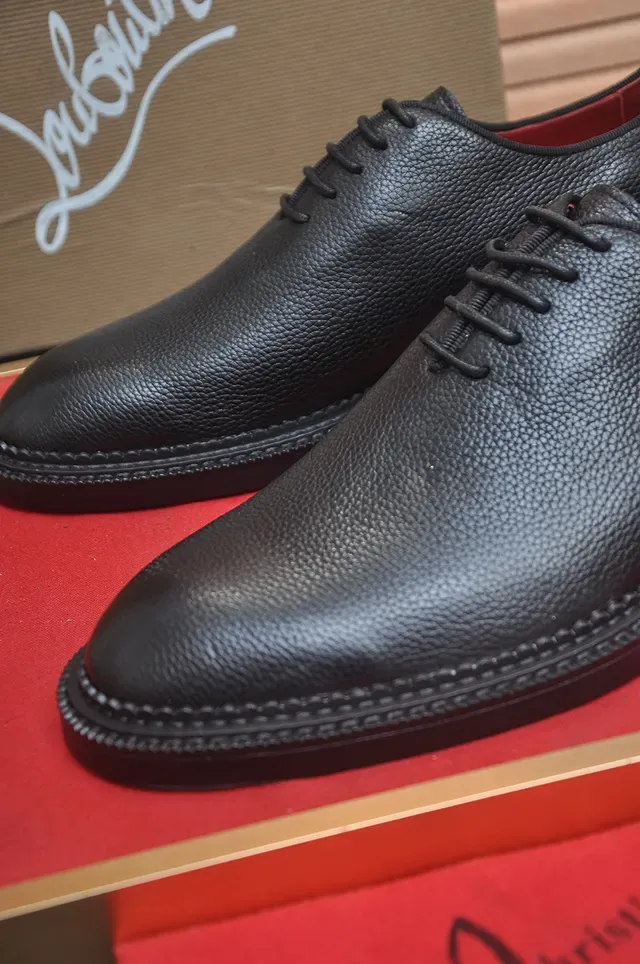 Christian Louboutin Chaussures Oxford en Cuir Noir Granulé à Cap Toe 2
