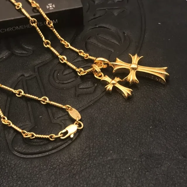 معلقة صليب Chrome Hearts ذهبي مع بلورات مبطنة 7