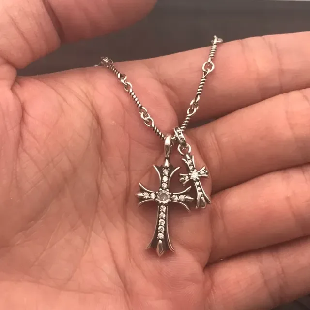 Chrome Hearts डबल क्रॉस पावे क्रिस्टल सिल्वर टोन नेकलेस 4