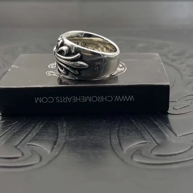 Chrome Hearts Fleur de Lis ऑक्सीडाइज्ड चांदी अंगूठी 8
