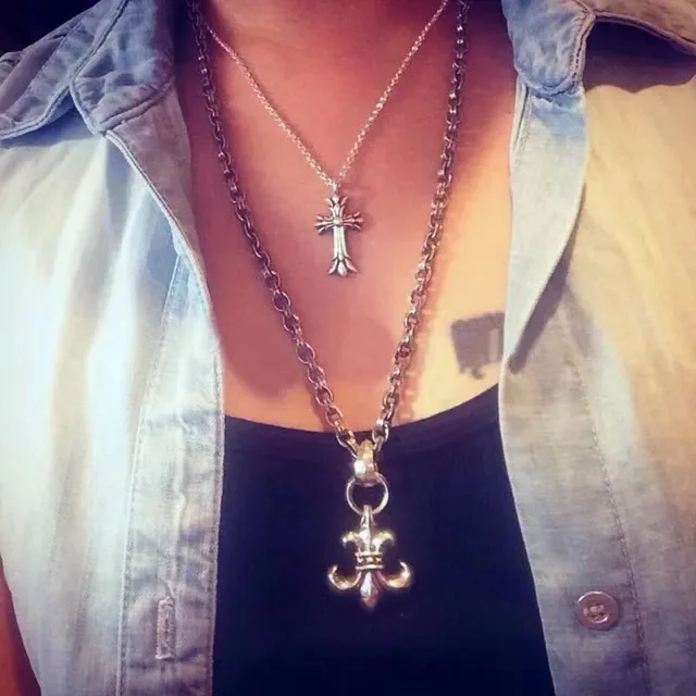 Collar con colgante Fleur de Lis de plata Chrome Hearts 3