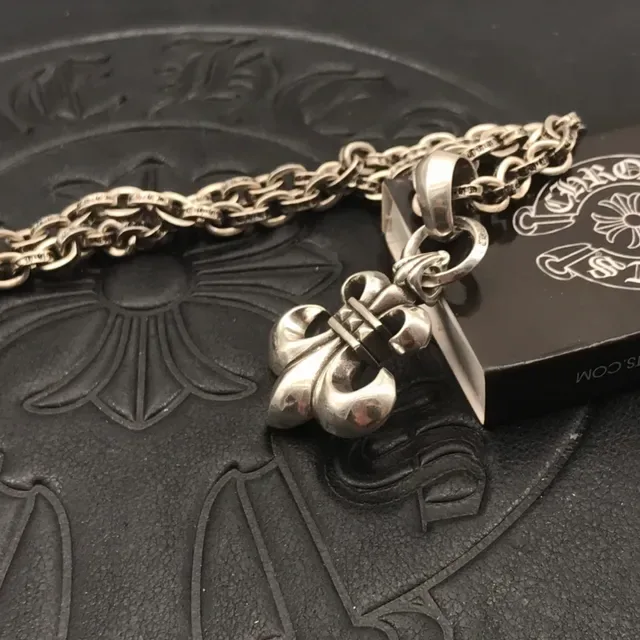 Collar con colgante Fleur de Lis de plata Chrome Hearts 6