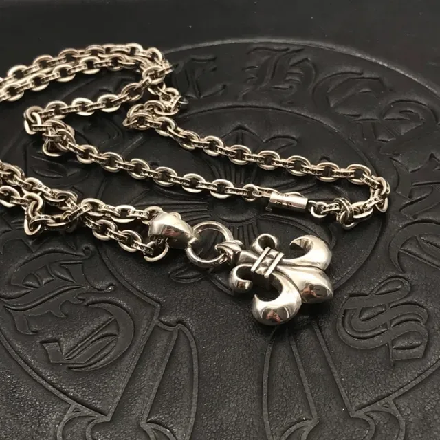 Collar con colgante Fleur de Lis de plata Chrome Hearts 7