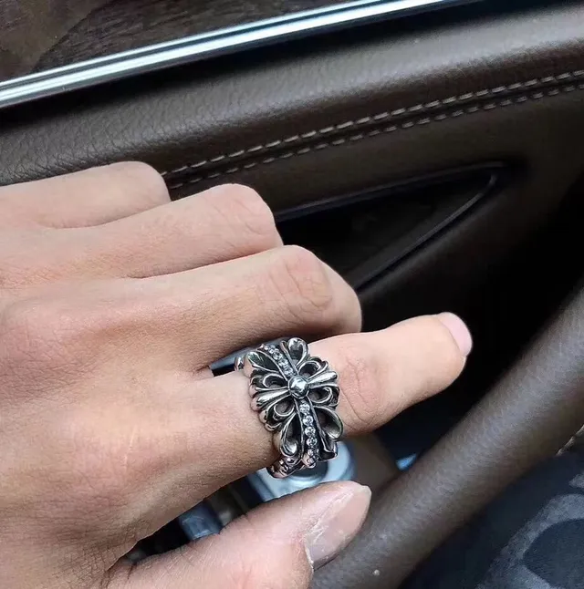 Chrome Hearts 花形十字 Pavé 水晶银戒指 3