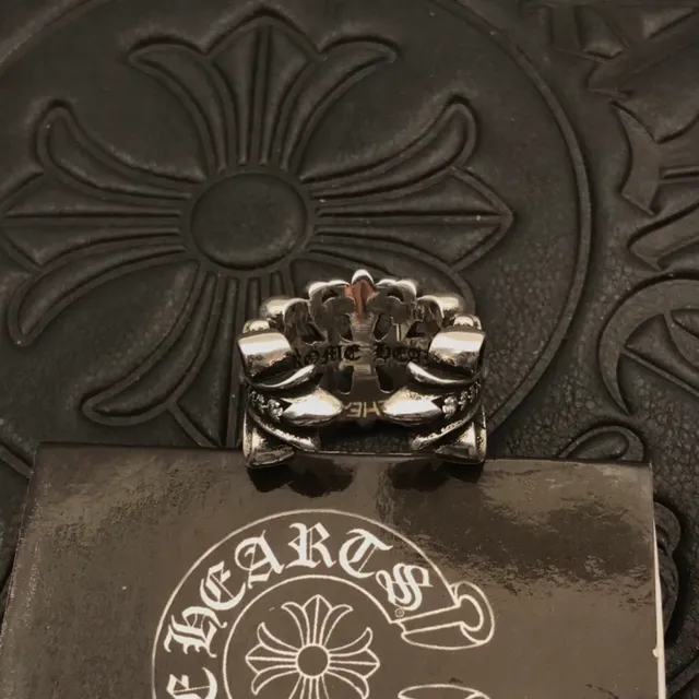 Chrome Hearts 花形十字 Pavé 水晶银戒指 6