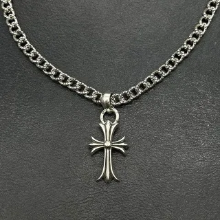 Chrome Hearts गॉथिक क्रॉस चांदी टोन का नेकलेस