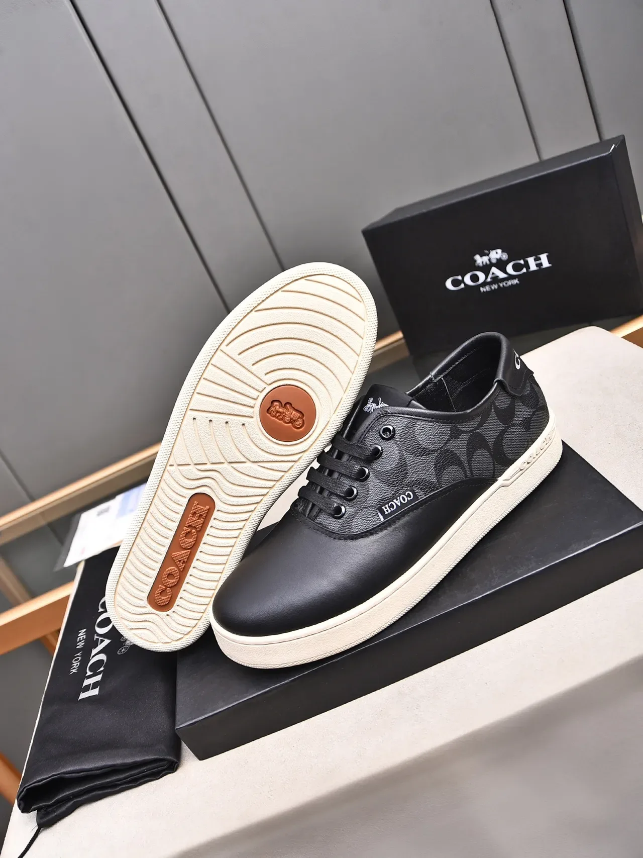 Coach Sneaker Lifestyle de Couro-Lona Monogramado Preto 3