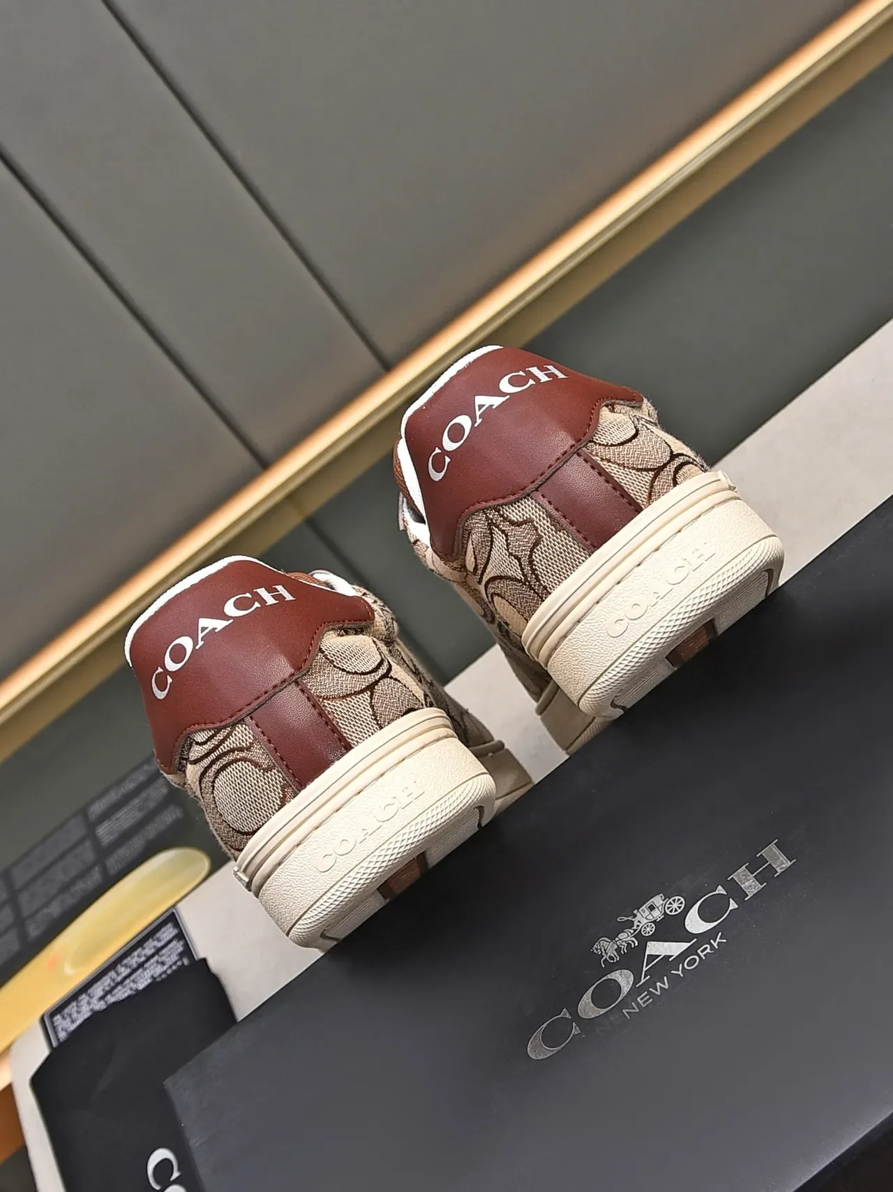 Coach Lona Impresión Signature Marrón Superposición Sneaker Lifestyle 3
