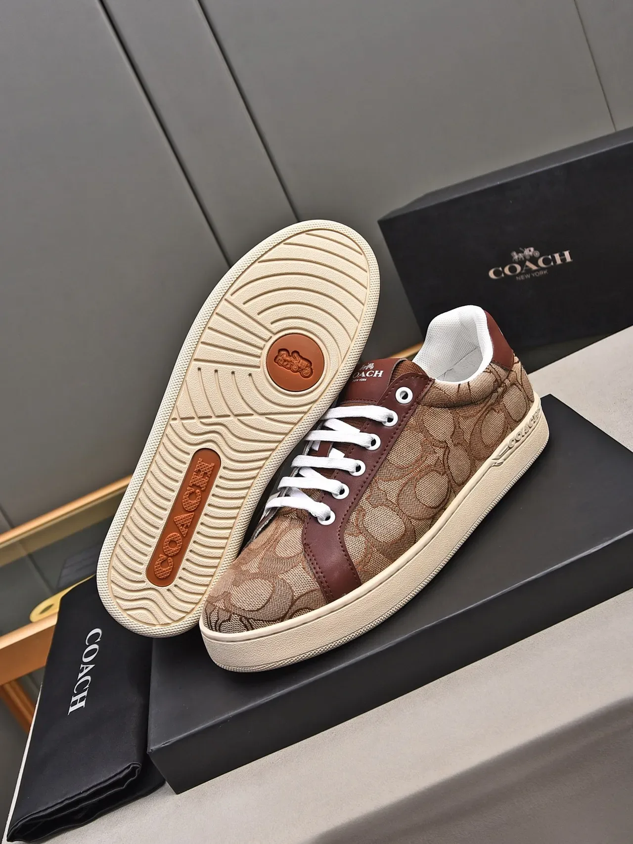 Coach Lona Impresión Signature Marrón Superposición Sneaker Lifestyle 4
