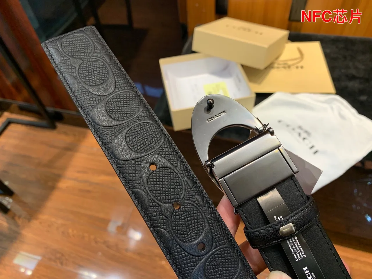 Coach Signature 椭圆扣黑色皮革皮带 4