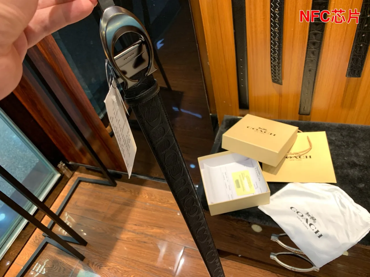 Coach Signature 椭圆扣黑色皮革皮带 5