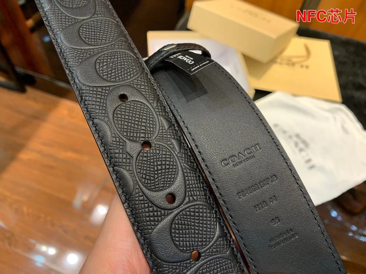 Coach Signature 椭圆扣黑色皮革皮带 6