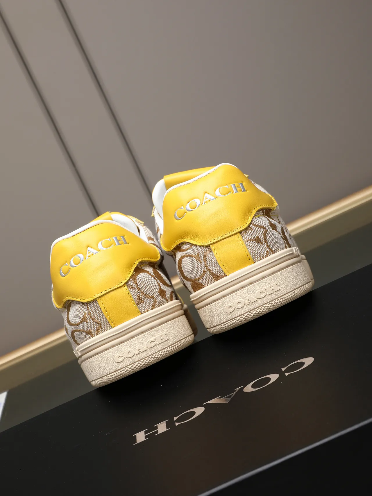 Coach Jaune Beige Low-Top Toile et Cuir Panneled Lifestyle Sneakers 4
