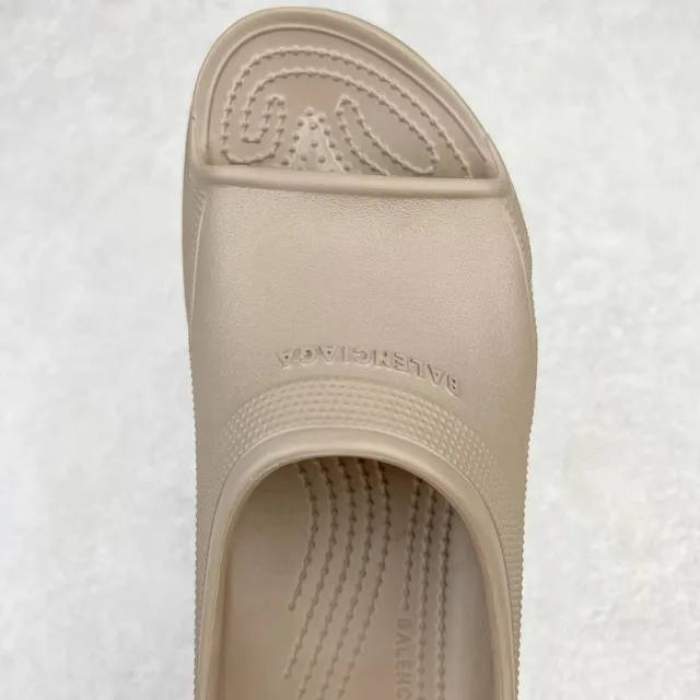 Crocs Echo Clog Beige Platform Molded Foam Clog 7