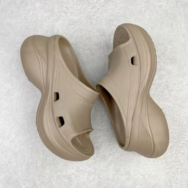 Crocs Echo Clog Beige Platform Molded Foam Clog 8