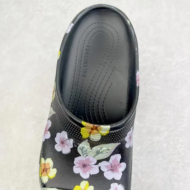 Crocs Echo Clog Impresión Floral Negro Zueco de Plataforma 6