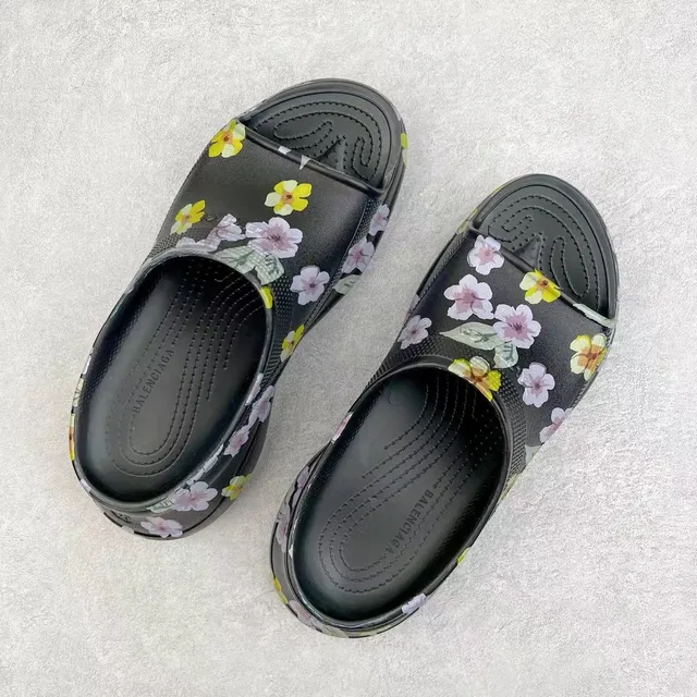 Crocs Echo Clog Impresión Floral Negro Zueco de Plataforma 8