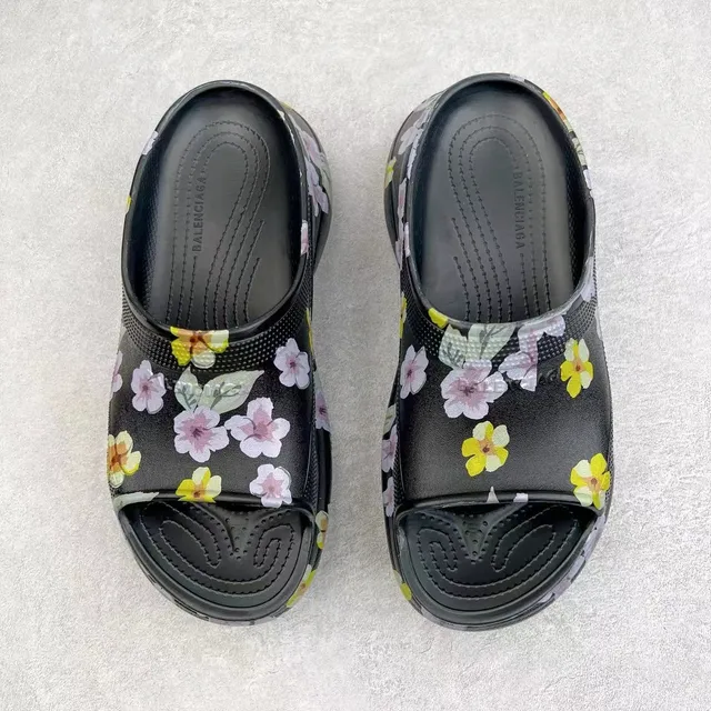 Crocs Echo Clog Impresión Floral Negro Zueco de Plataforma 9