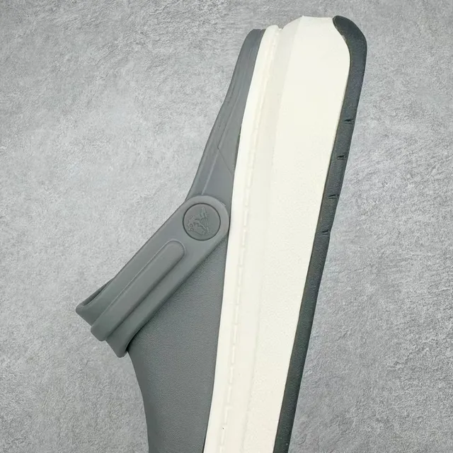 Crocs Echo Clog كلوج رمادي وكريمي منصة 7