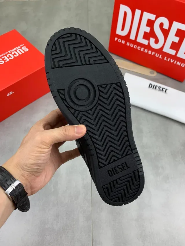 Diesel Black Red Full-Grain Leather Upper Perforated Toe Cap Lifestyle Sneakers 2