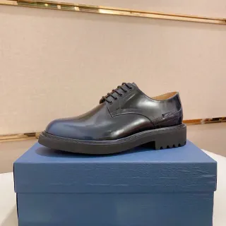 Christian Dior Sapatos Oxford de Couro Polido com Biqueira Cap-Toe e Solado Lug, Cor Navy