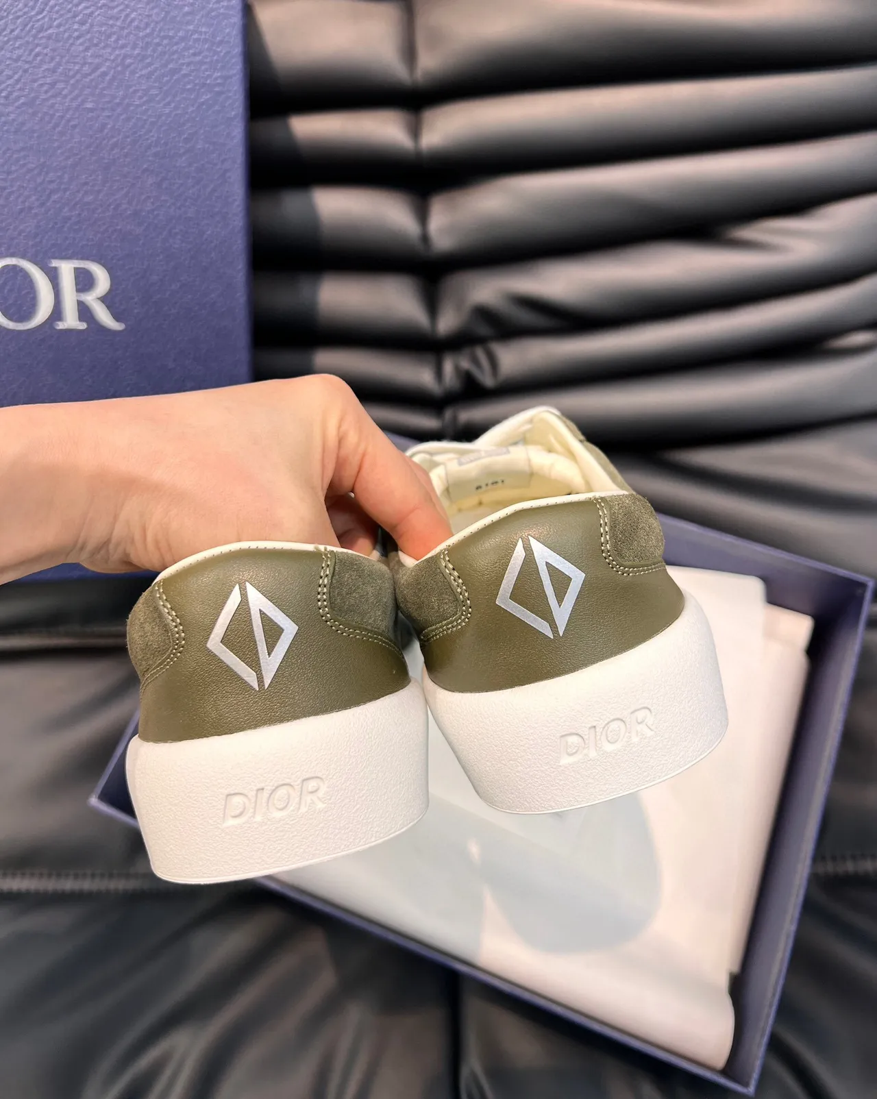 Dior B23 أخضر عسكري أبيض أعلى سويد منخفضة الارتفاع حذاء أسلوب حياة 6