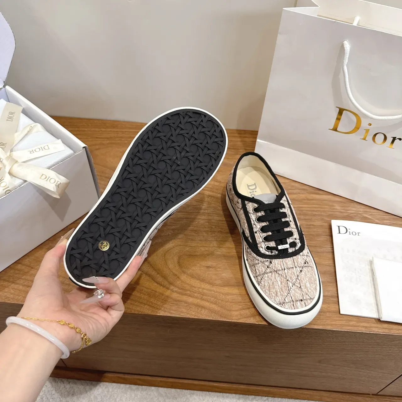 Dior B23 بيج أسود كانفاس مطري العلوي بيبينج وأربطة أحذية أسلوب حياة 2