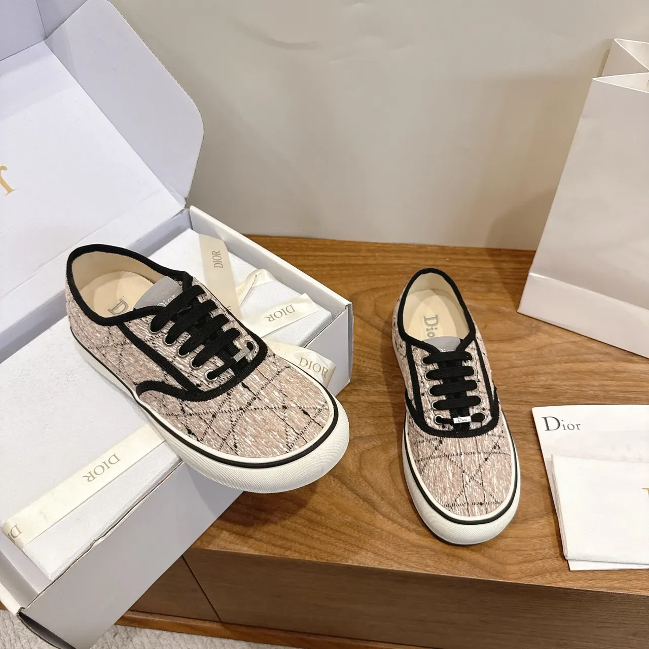 Dior B23 بيج أسود كانفاس مطري العلوي بيبينج وأربطة أحذية أسلوب حياة 4