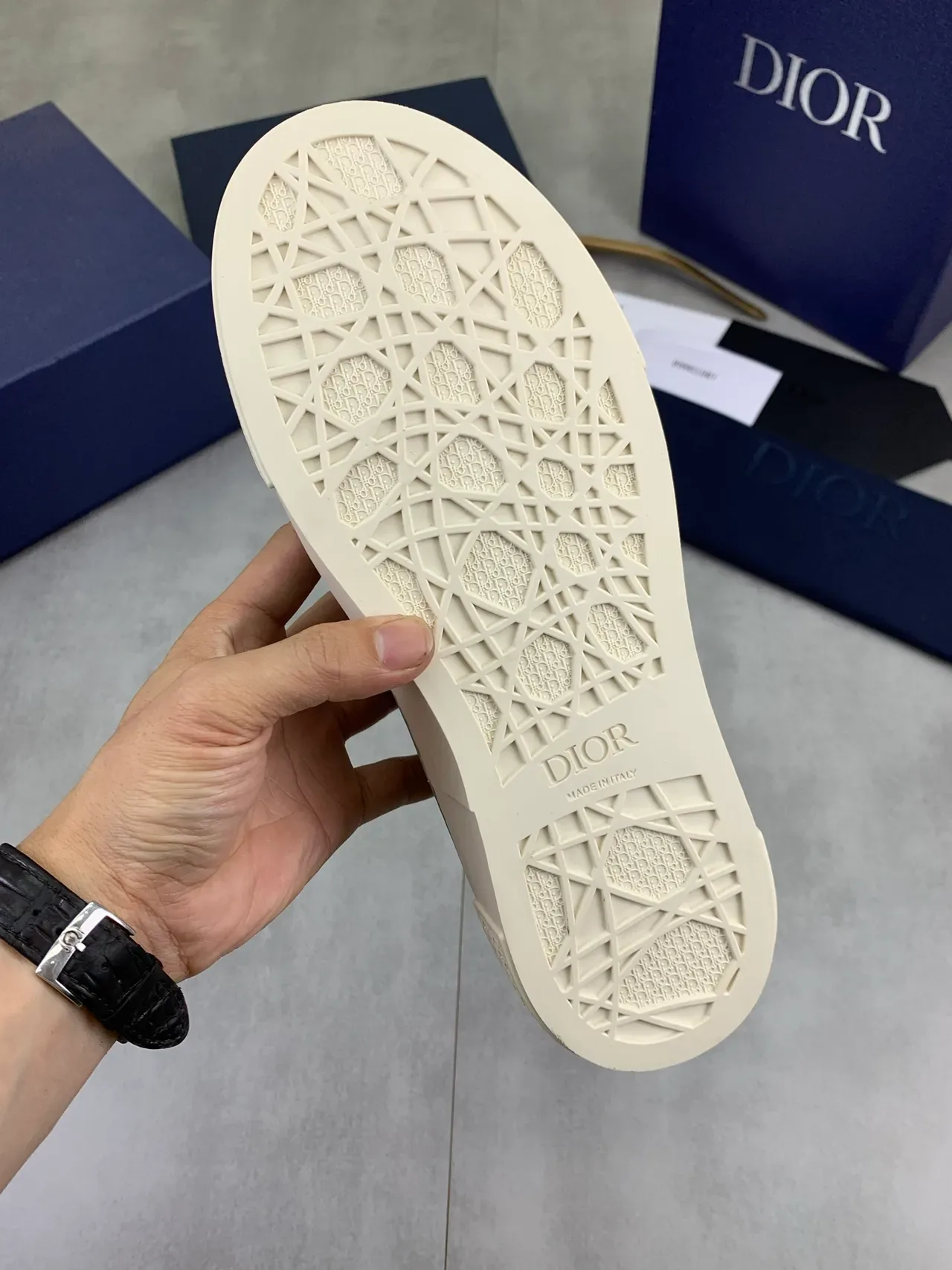 Tênis lifestyle Dior B23 cinza embossed oblique 3