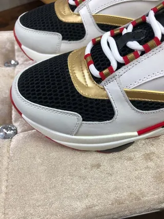 Dior B23 أبيض أسود أحمر ذهبي حذاء ثقيل 2