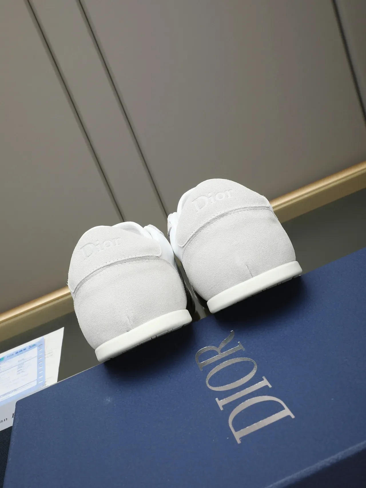 Dior B27 Zapatillas Lifestyle Blancas y Beige con Franjas de Logo 3