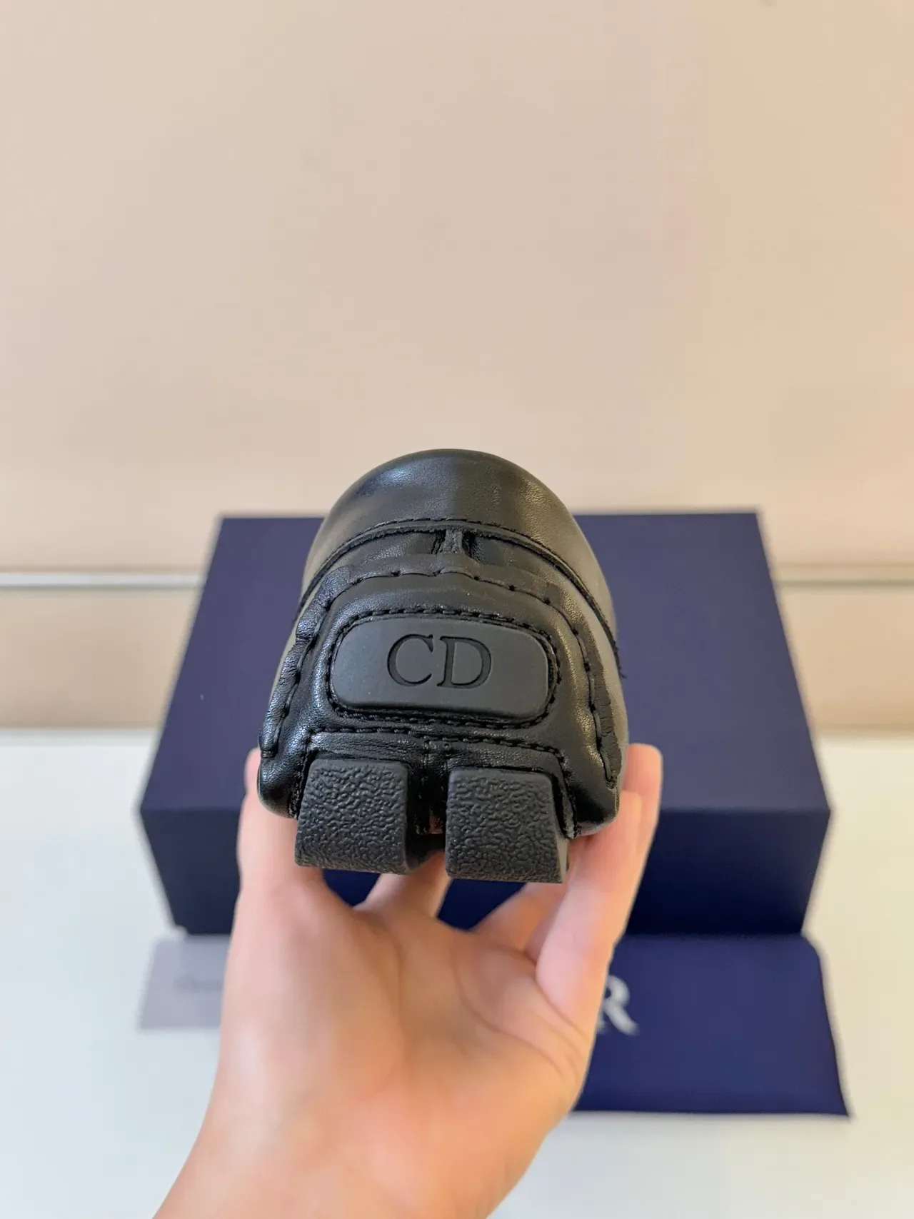 Dior কালো ভূরি চামড়ার পেনি লোফার 4
